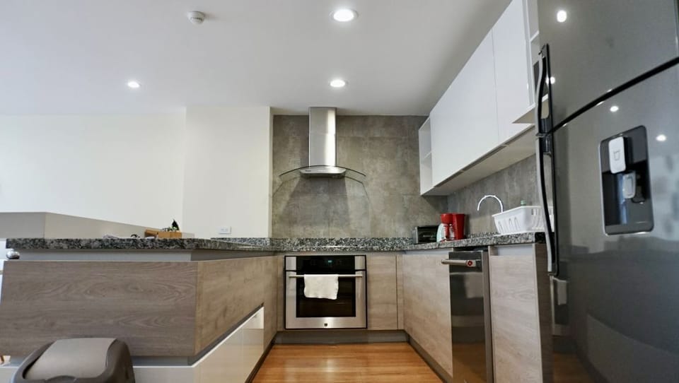 Kitchen (2)
