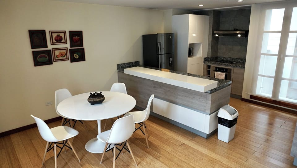 Dining & Kitchen Area