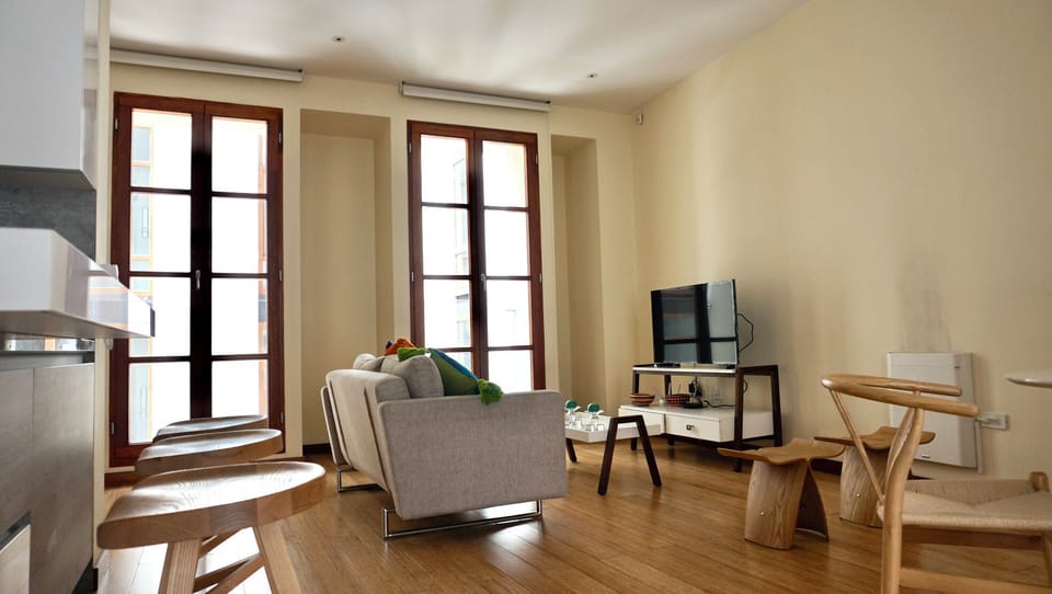 Living Area (2)