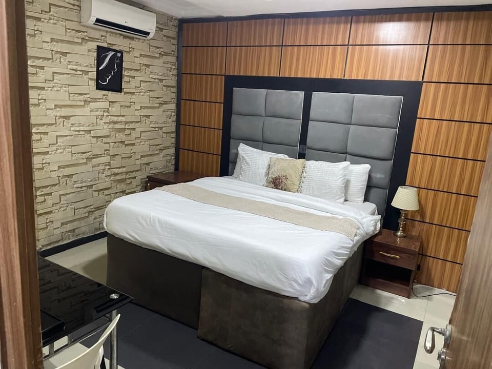 Family Suite, Balcony, Courtyard View