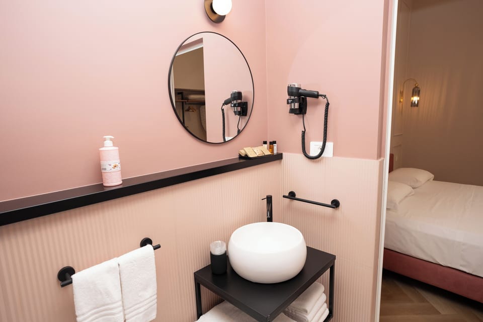 Luxury Quadruple Room | Bathroom | Shower, free toiletries, hair dryer, slippers