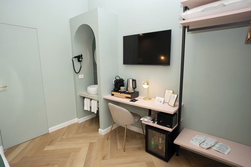 Deluxe Double Room | In-room safe, desk, laptop workspace, soundproofing
