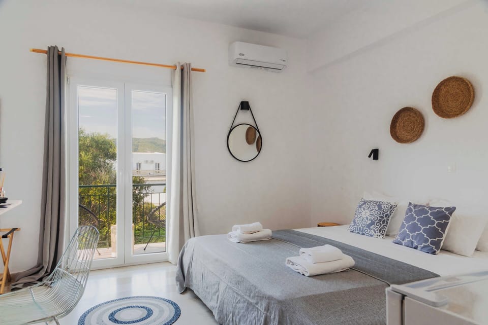 Classic Double or Twin Room, Garden View | In-room safe, desk, laptop workspace, blackout drapes
