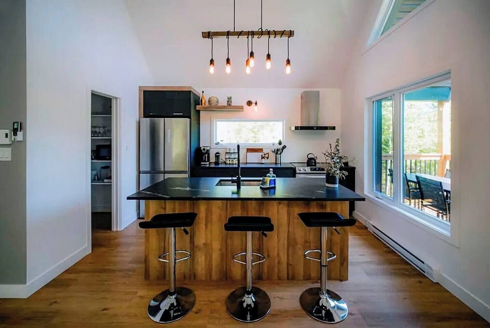 Complete kitchen with island