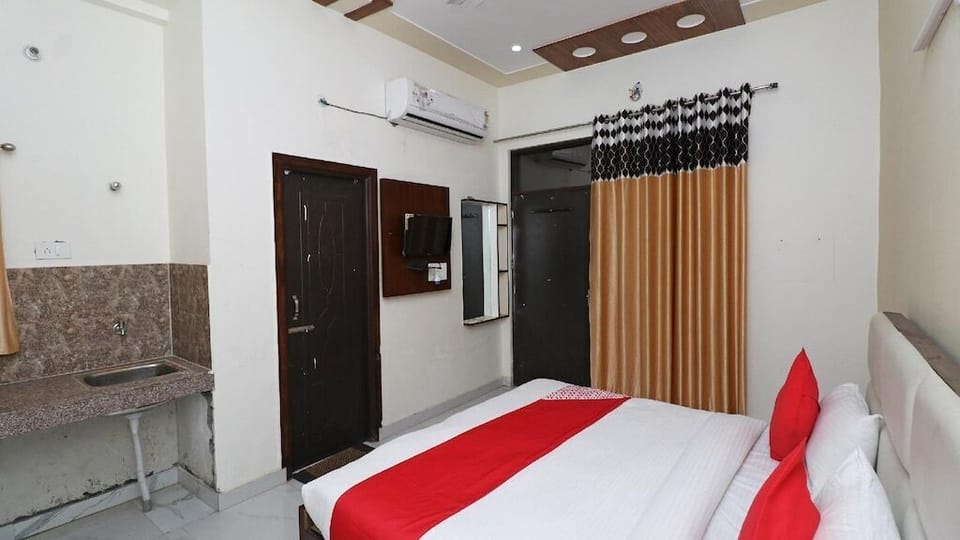 Deluxe Double Room, City View | Iron/ironing board, free WiFi