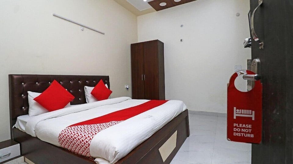 Deluxe Double Room, City View | Iron/ironing board, free WiFi