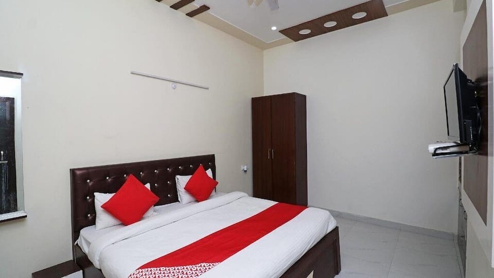Deluxe Double Room, City View | Iron/ironing board, free WiFi