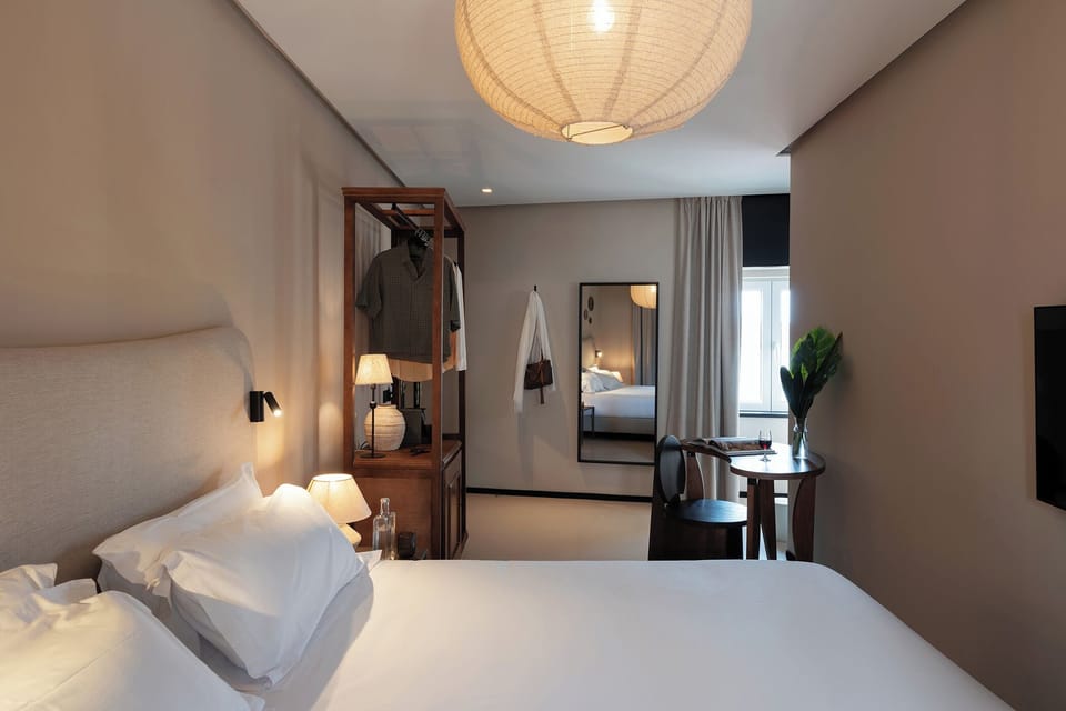 Family Suite | Minibar (some free items), in-room safe, soundproofing, WiFi (free)