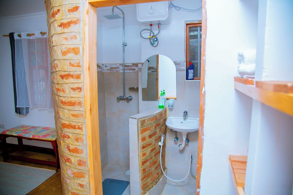Deluxe Double Room, 1 Bedroom, Garden View | Bathroom | Shower, rainfall showerhead, free toiletries, bidet