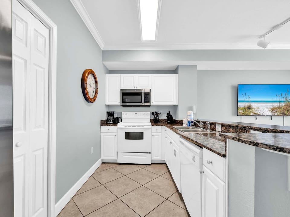 Condo, Multiple Beds (Tidewater 716) | Private kitchen | Oven, toaster