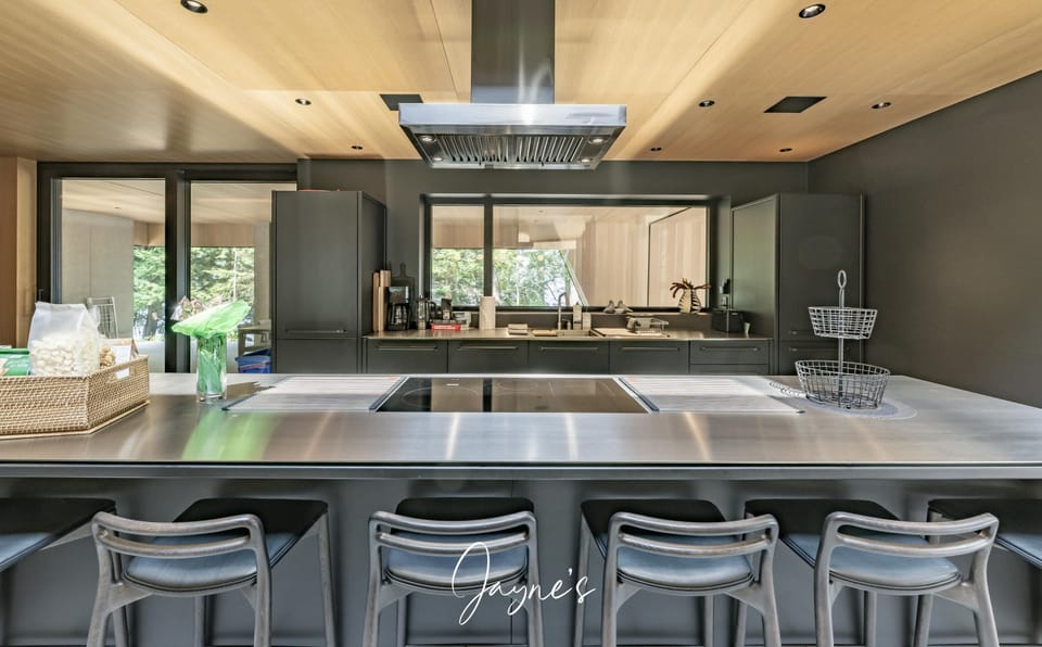 Kitchen &amp; Bar Seating (2)