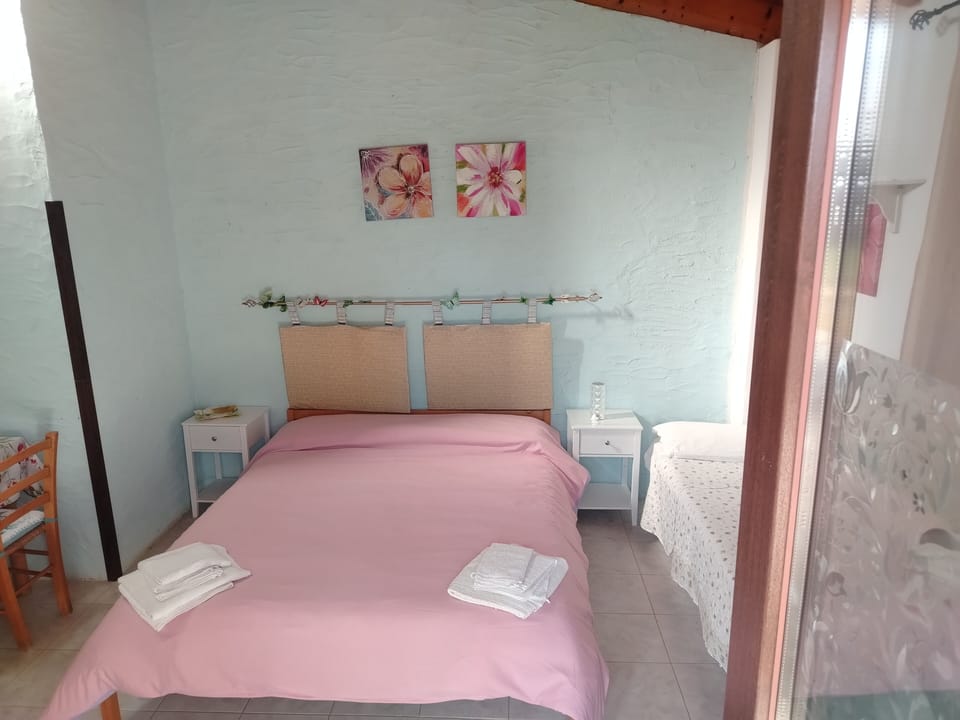 Comfort Triple Room, Garden View | Blackout drapes, iron/ironing board