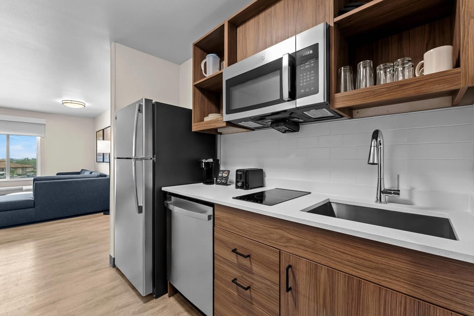 Suite, 1 King Bed, Non Smoking (Upgrade) | Private kitchen | Coffee/tea maker, full-size fridge, microwave, stovetop