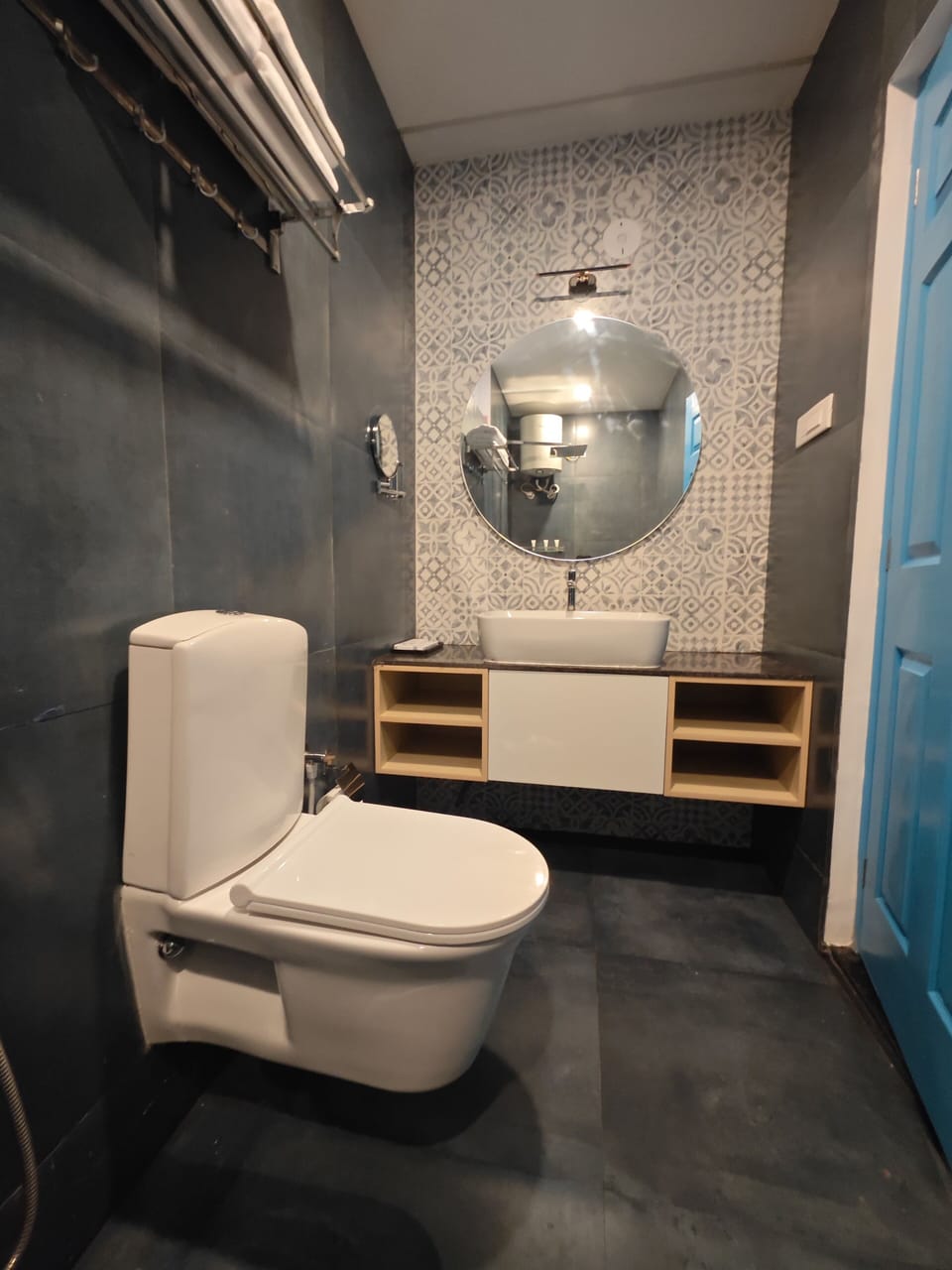 Comfort Double Room, Garden View | Bathroom | Shower, free toiletries, hair dryer, towels