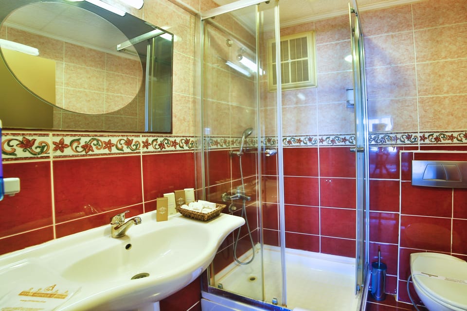 Combined shower/tub, free toiletries, hair dryer, slippers