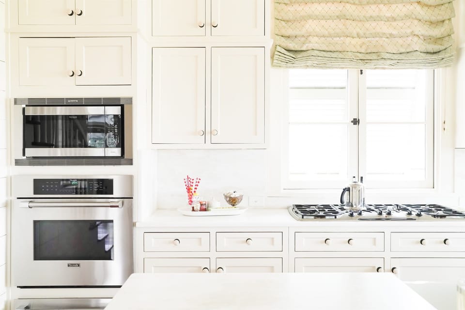 Large gourmet kitchen with room for entertaining