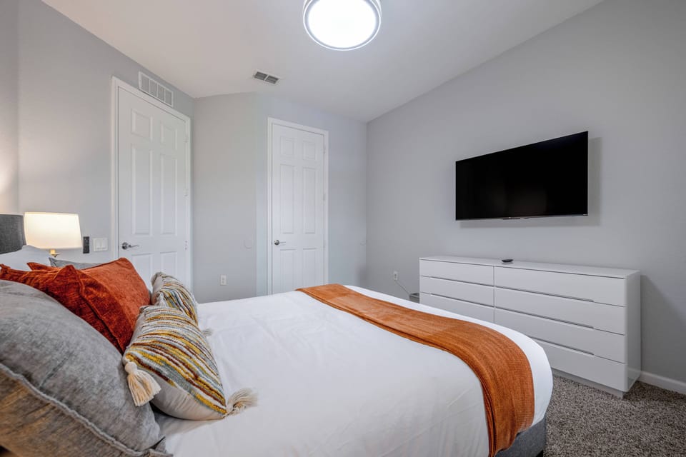 Bedroom with queen bed