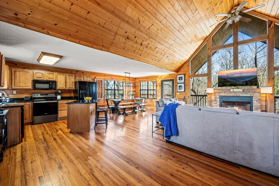 Cabin vibes in the main room!