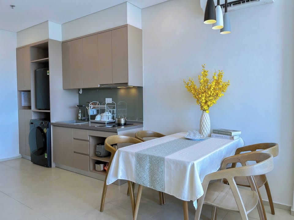 Mini-fridge, cookware/dishes/utensils