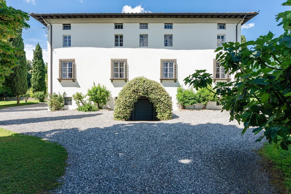 Building Exterior, Outdoor