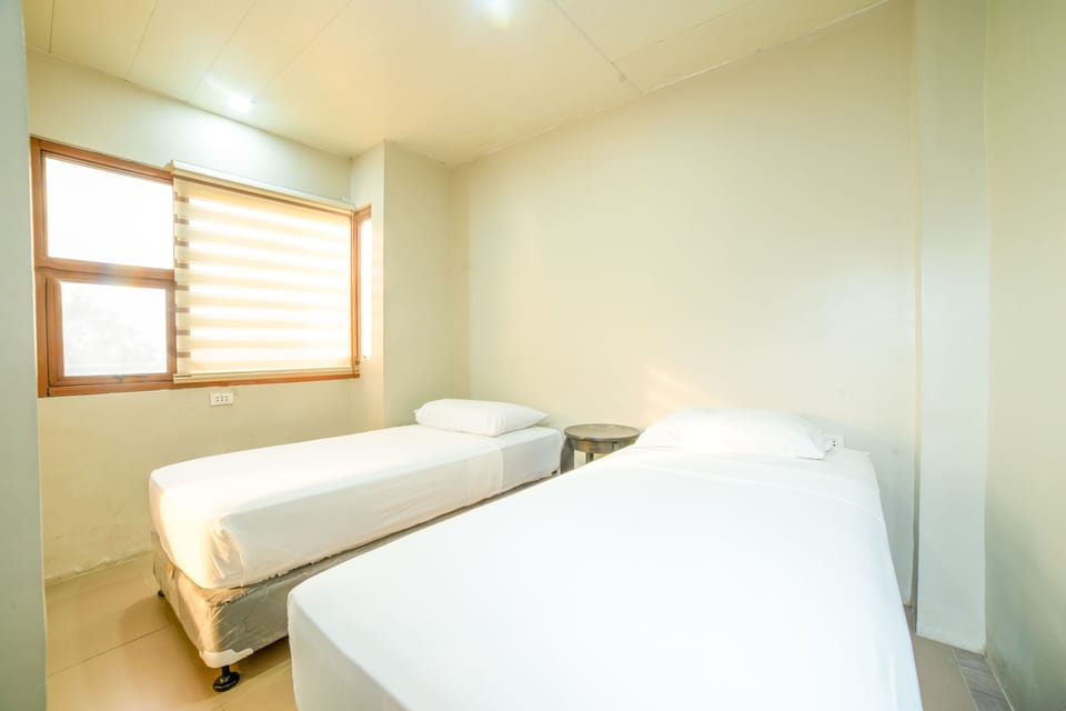 Family Room | Desk, free WiFi