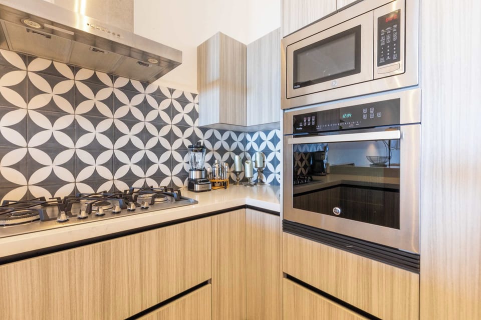 The full equipped kitchen is perfect for whipping up a delicious meal.