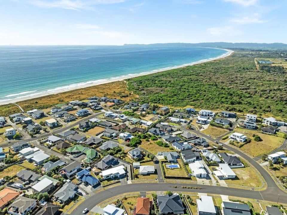 Only a 600m Stroll To Ruakaka Beach
