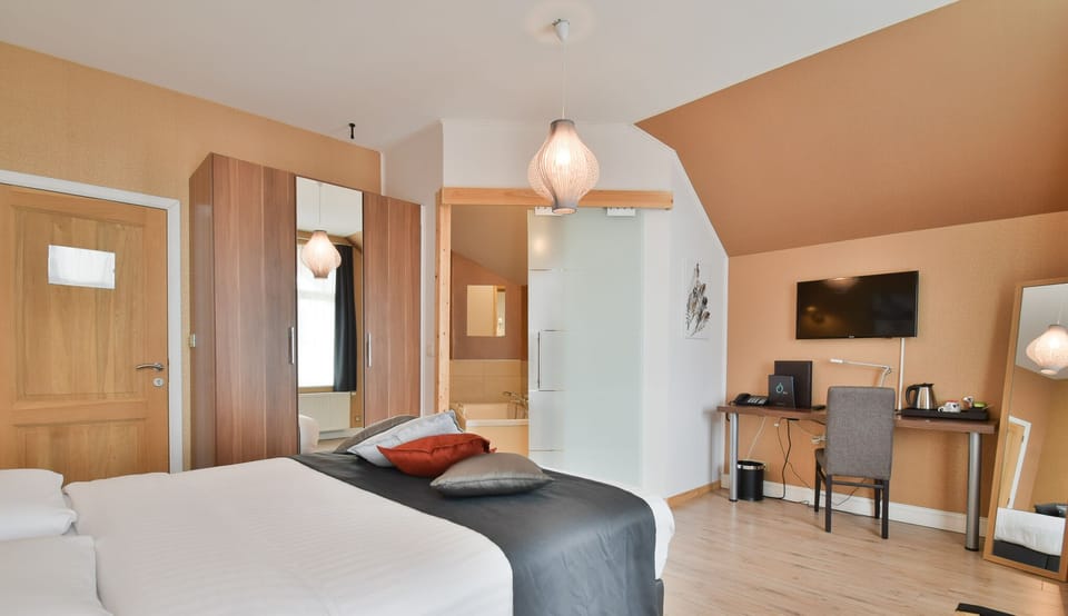 Classic Double Room, Balcony | Premium bedding, blackout drapes, soundproofing, free WiFi