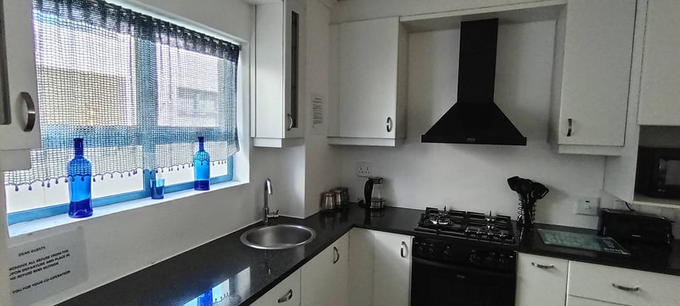 House, 4 Bedrooms, Smoking, Private Pool | Interior