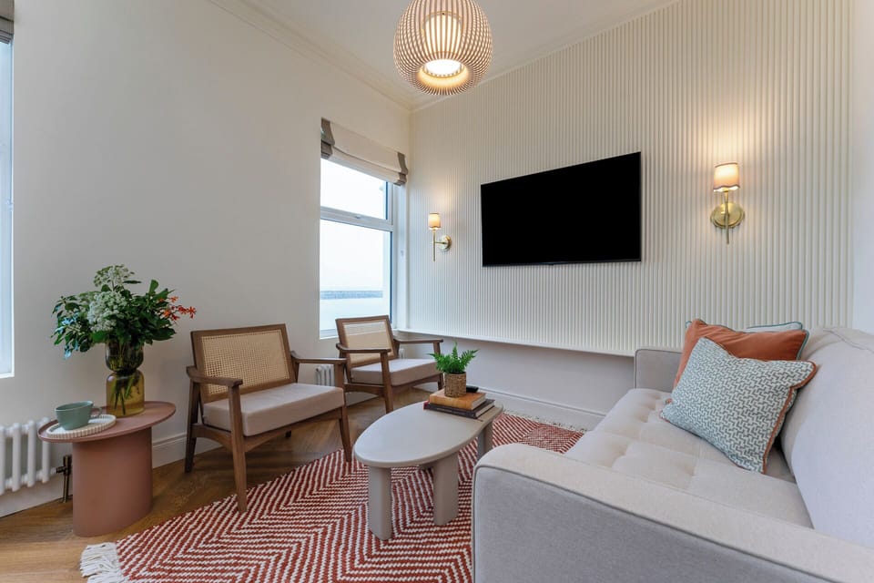 Apartment | Living area | TV