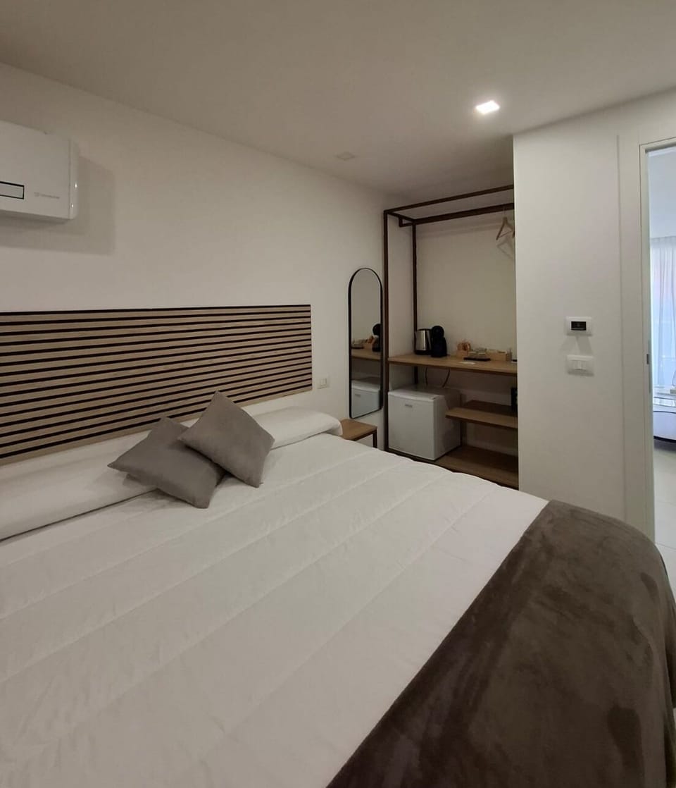 Double Room | In-room safe, blackout drapes, iron/ironing board, free WiFi