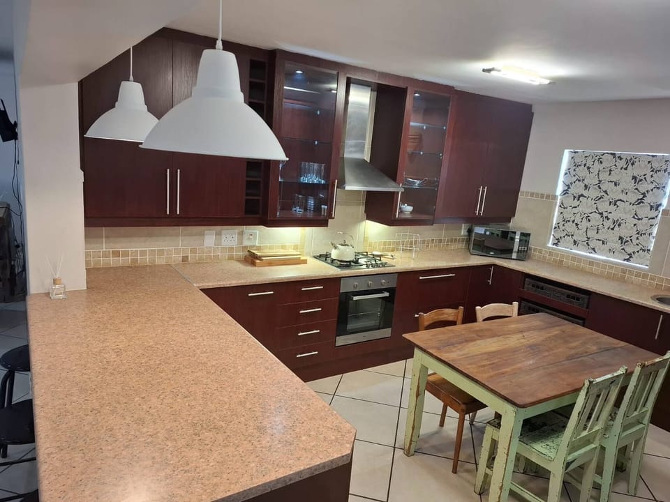 House, 4 Bedrooms, Smoking, Garden View | Private kitchen
