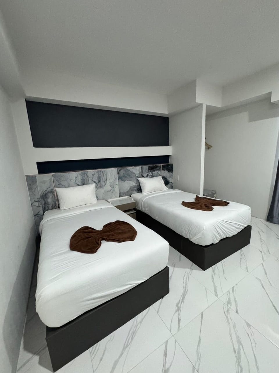 Basic Twin Room, City View | Desk, free WiFi