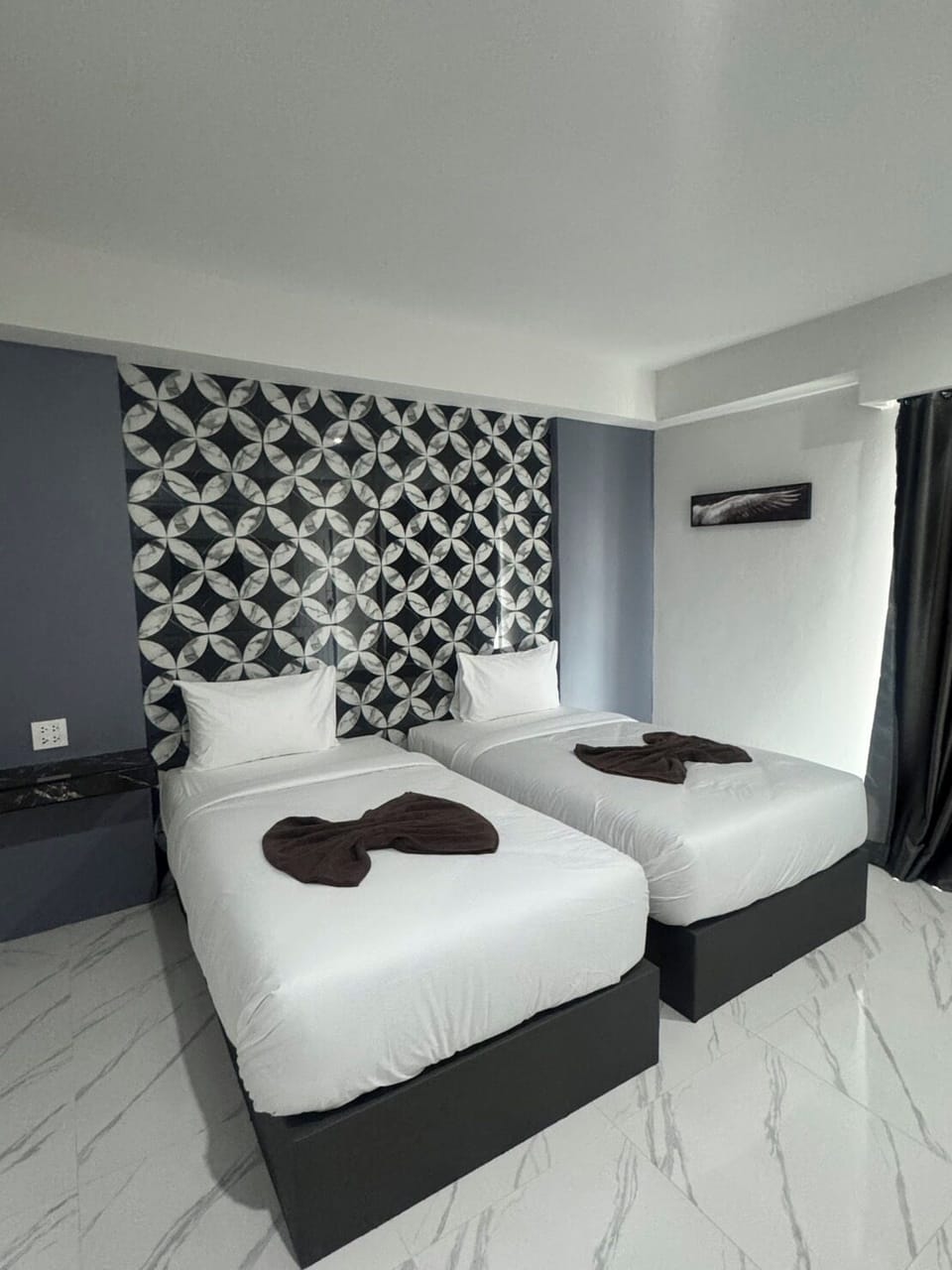 Basic Twin Room, City View | Desk, free WiFi