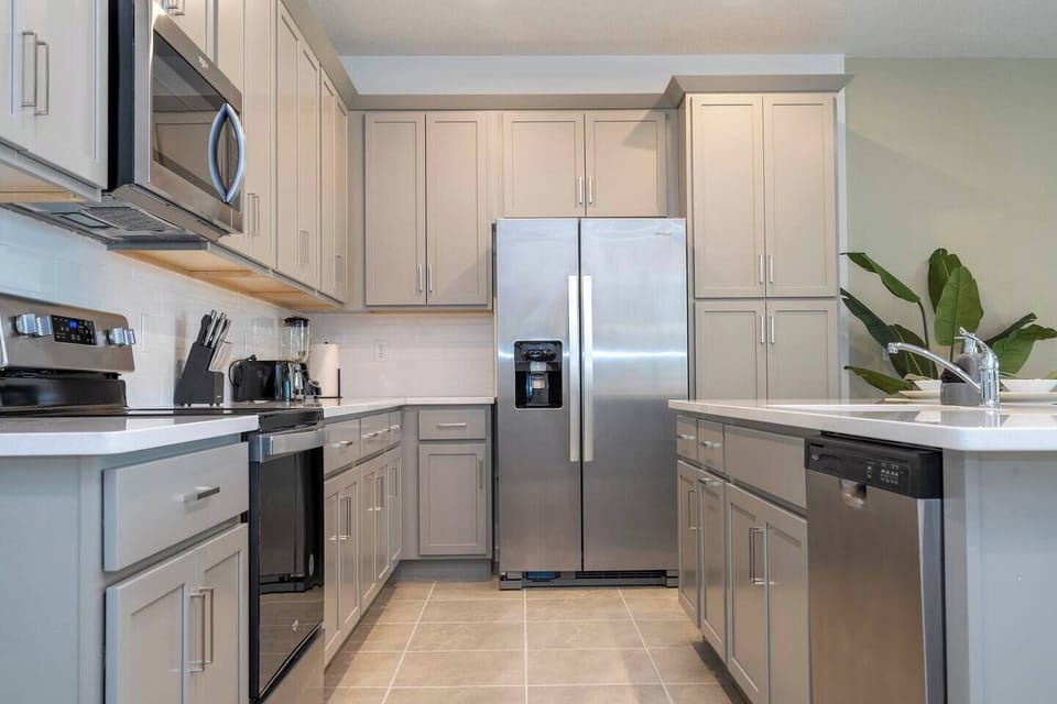 Picture yourself stepping into a contemporary kitchen—a harmonious blend of style and functionalit. Imagine gathering around th This space isn’t just a vacation rental; it’s a home away from home, promising comfort, sophistication, and memorable moments. Bon appétit!