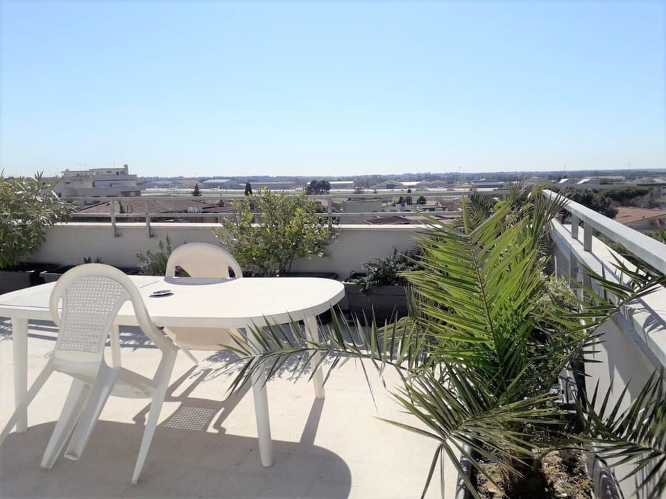 Panoramic Penthouse, 1 King Bed | Terrace/patio