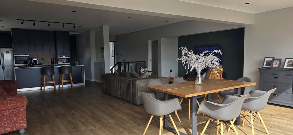 House, 2 Bedrooms, Smoking, Balcony | Dining room