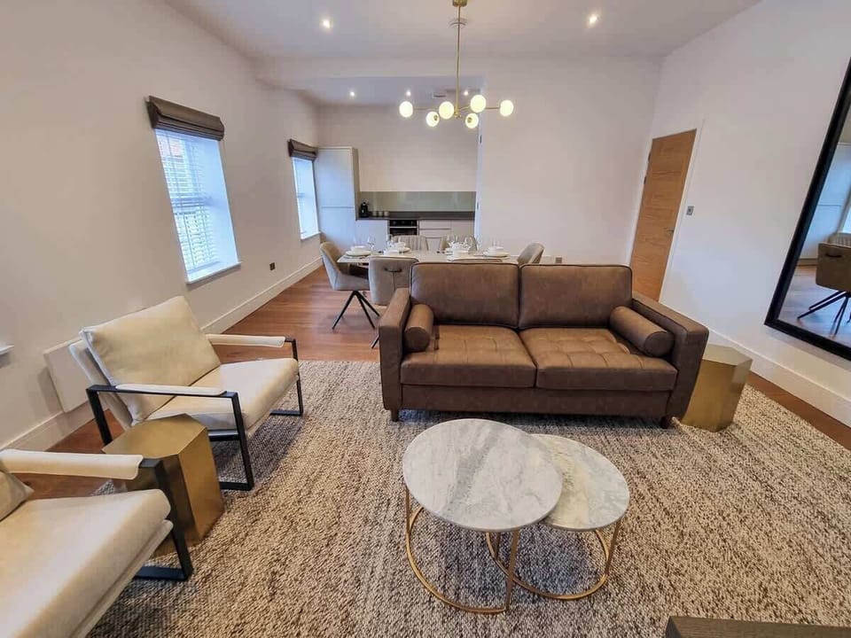 Kick back on the sofa after a day out in Altrincham, with the market, tram and restaurants all on your doorstep