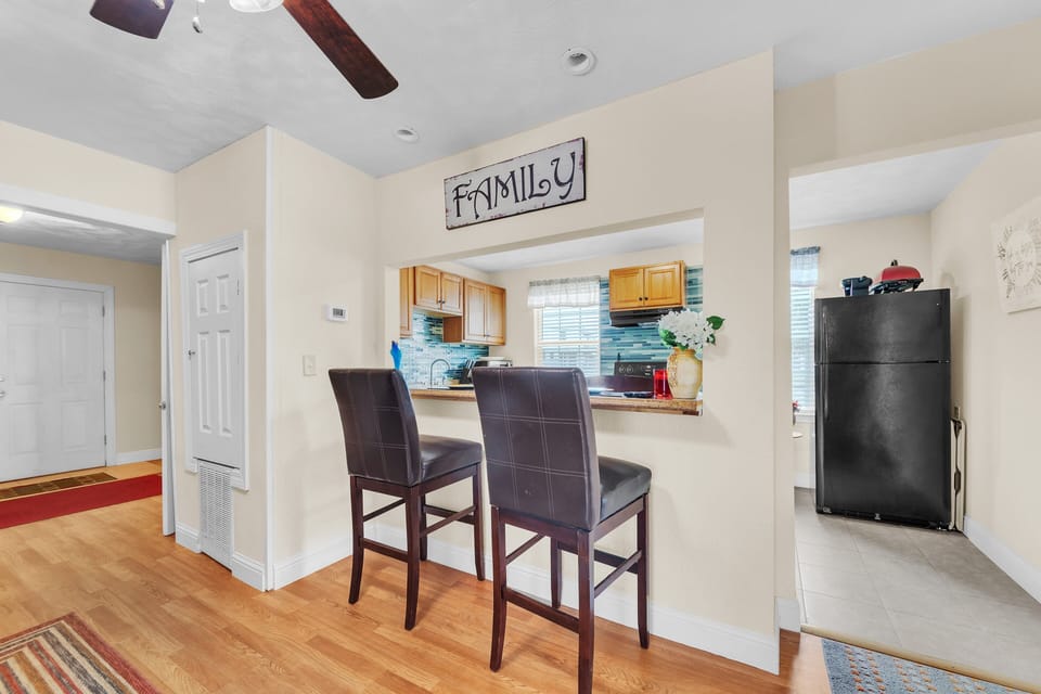 House, 3 Bedrooms | Private kitchen | Fridge, oven, coffee/tea maker