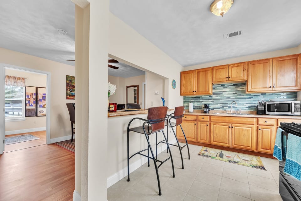 House, 3 Bedrooms | Private kitchen | Fridge, oven, coffee/tea maker