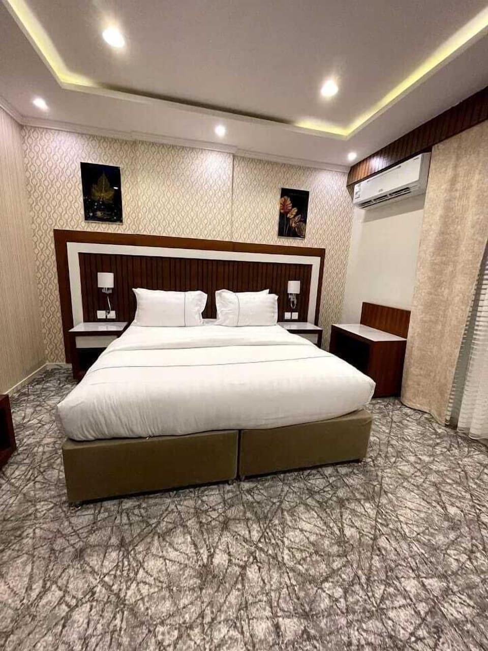 Deluxe Room | In-room safe, desk, laptop workspace, blackout drapes