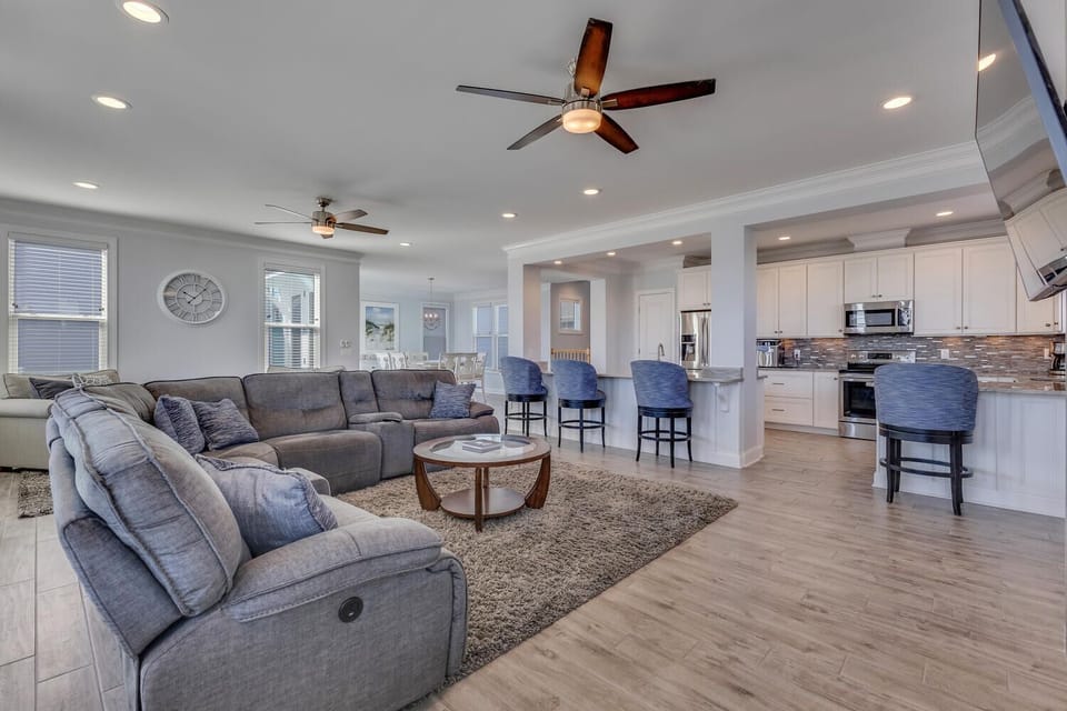 Main Living Area (2nd Floor)