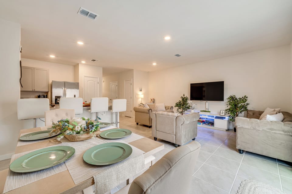Apartment (3 Bedrooms) | Front of property