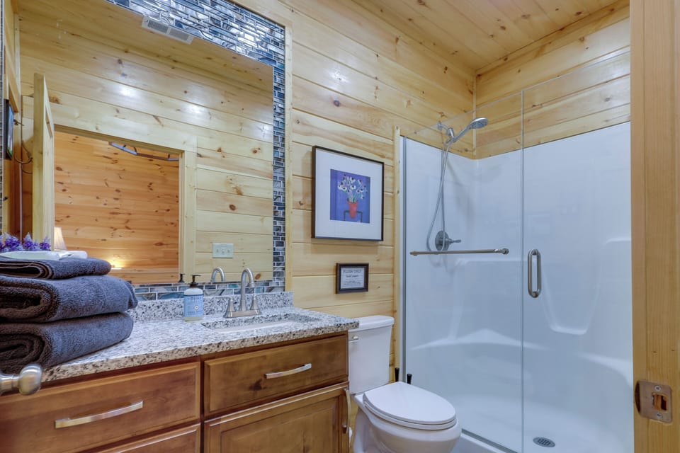 Majestic Mountain Views: Sevierville Escape! Cottage in Pigeon Forge