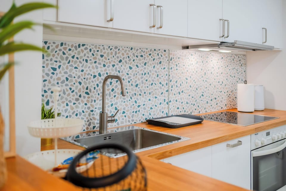 Family Apartment, 1 Bedroom, Air conditioning (Peaceful Nest In City Center) | Private kitchen