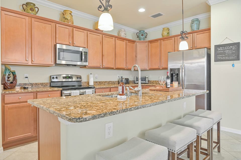 Palm Shores at The Preserve at Corkscrew - Fully equipped kitchen with breakfast bar