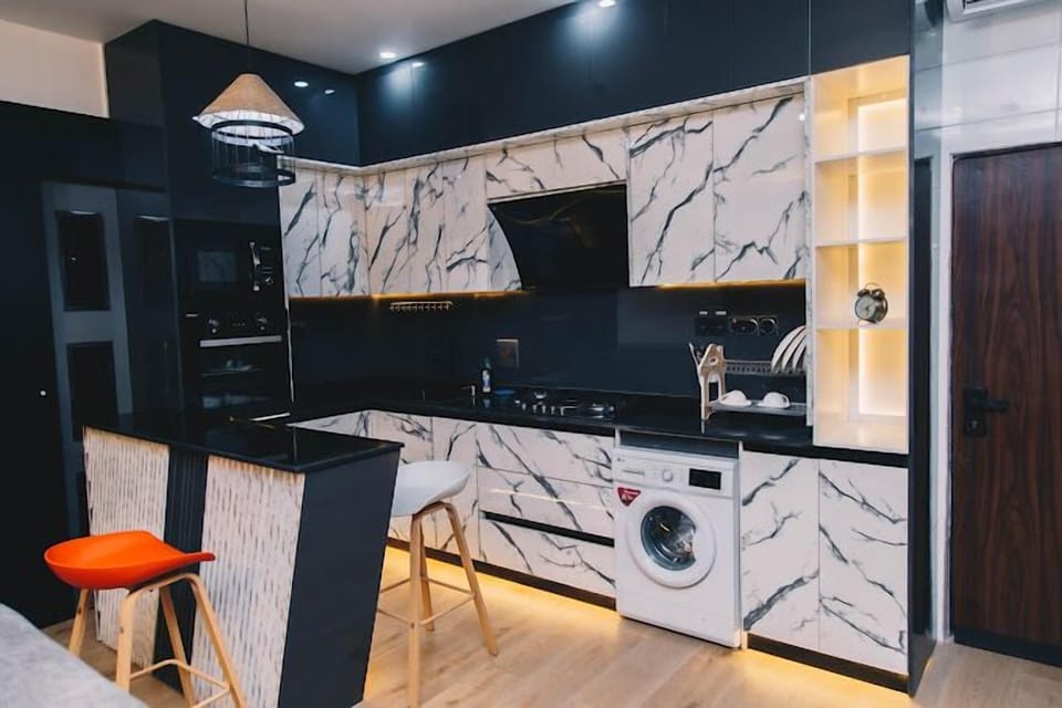 Deluxe Apartment, Balcony, City View | Private kitchen | Fridge, microwave, oven, stovetop