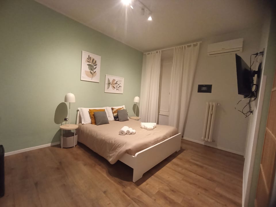 Comfort Double Room | In-room safe, iron/ironing board (on request), WiFi (free)