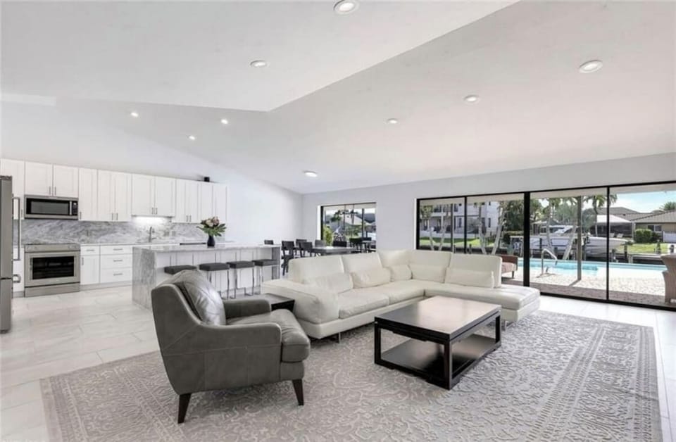 House, 3 Bedrooms, Accessible, Private Pool | Living room