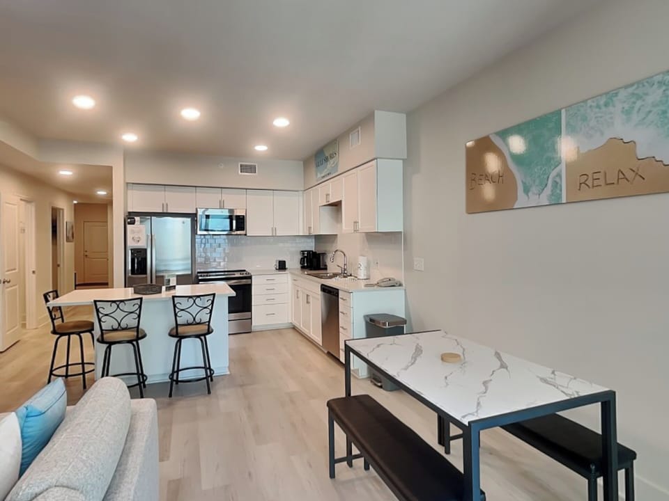 Dining Area and Kitchen with Breakfast Bar